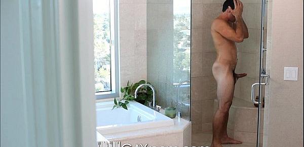  GayRoom Hot guy gets horny after watching his man shower